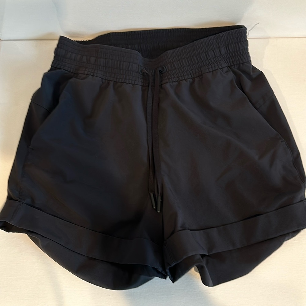 Lululemon Spring Break Away Short size 2 black shorts